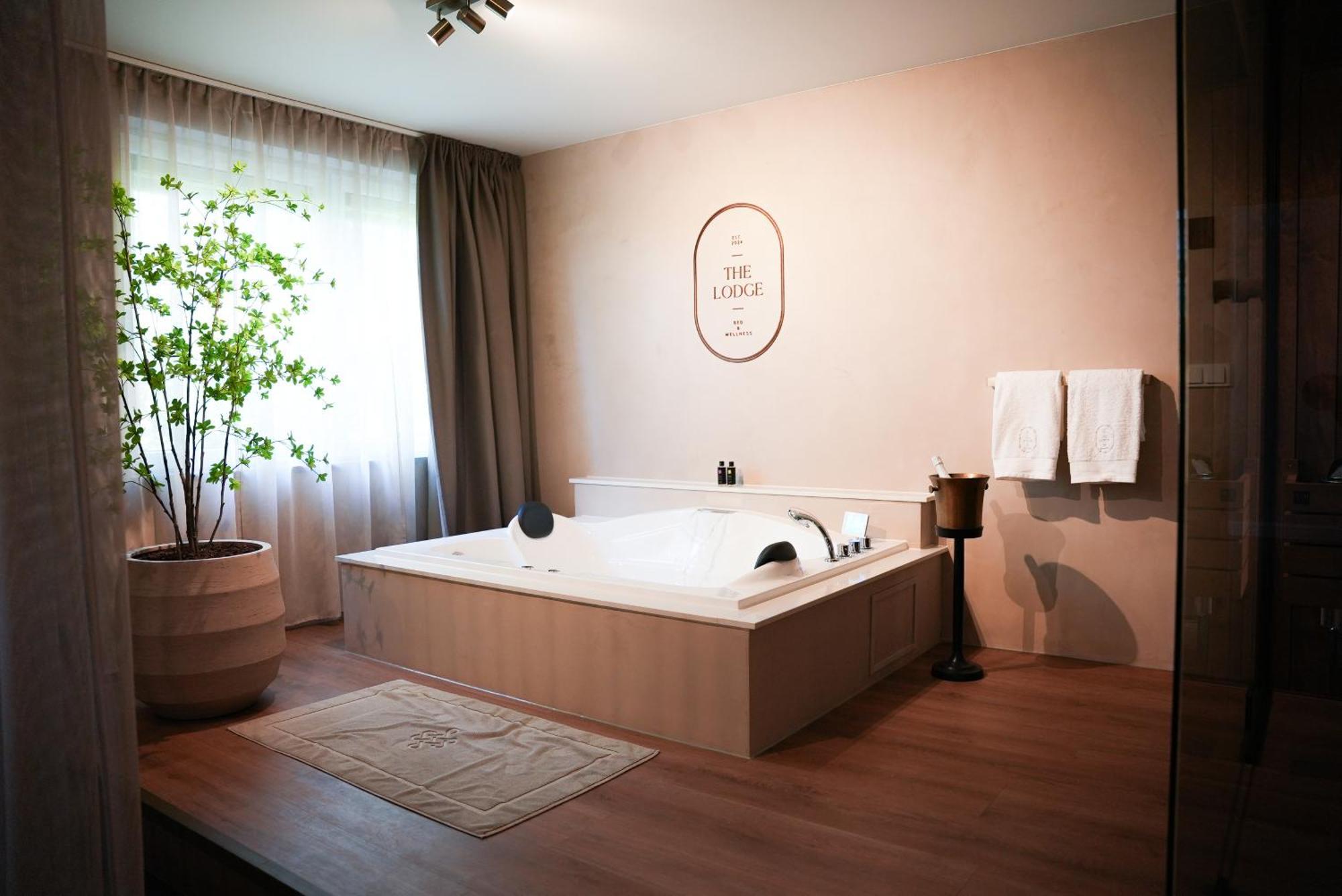 The Lodge Bed & Wellness Oisterwijk Sauna, Jacuzzi, Luxury Moergestel Екстер'єр фото