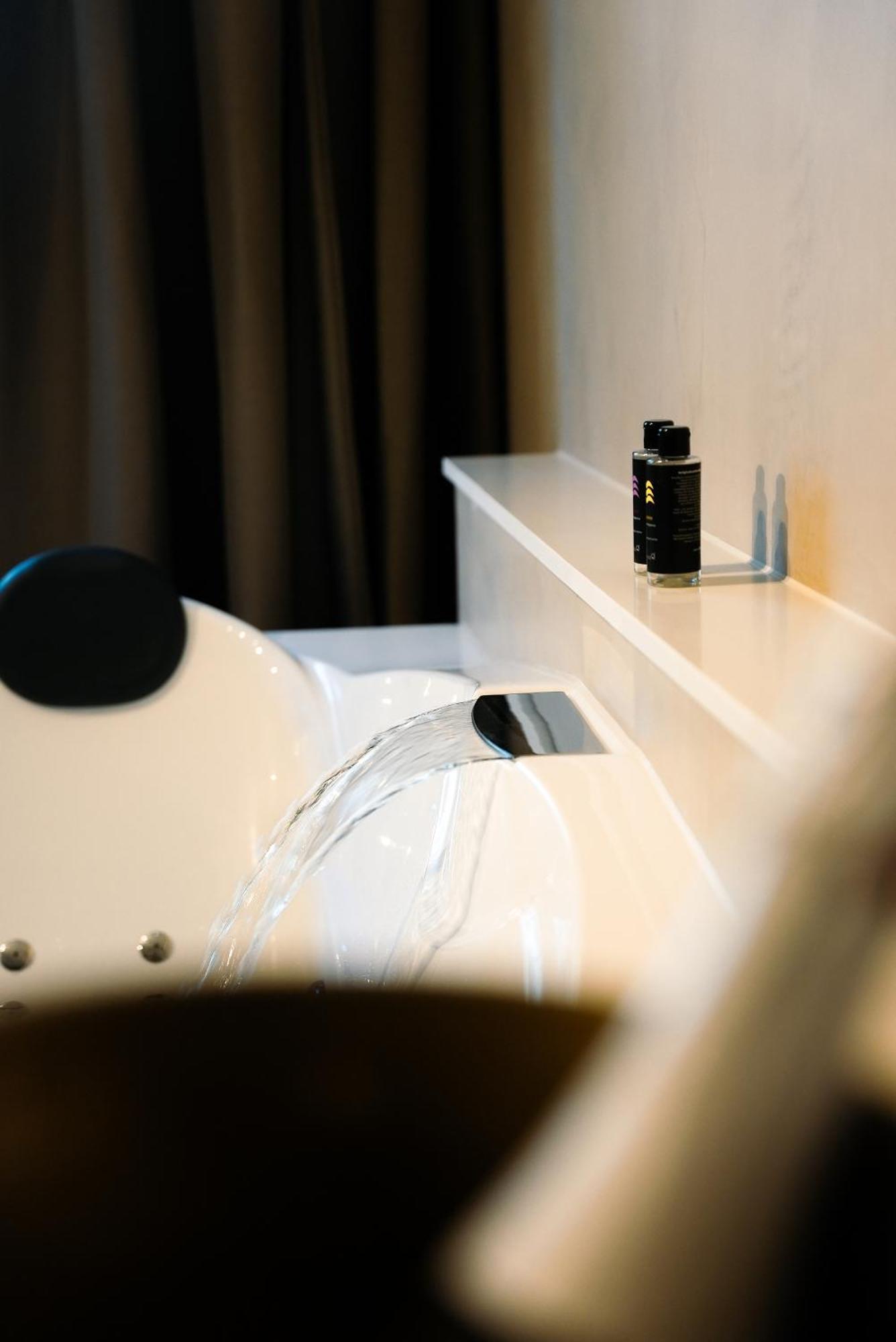The Lodge Bed & Wellness Oisterwijk Sauna, Jacuzzi, Luxury Moergestel Екстер'єр фото