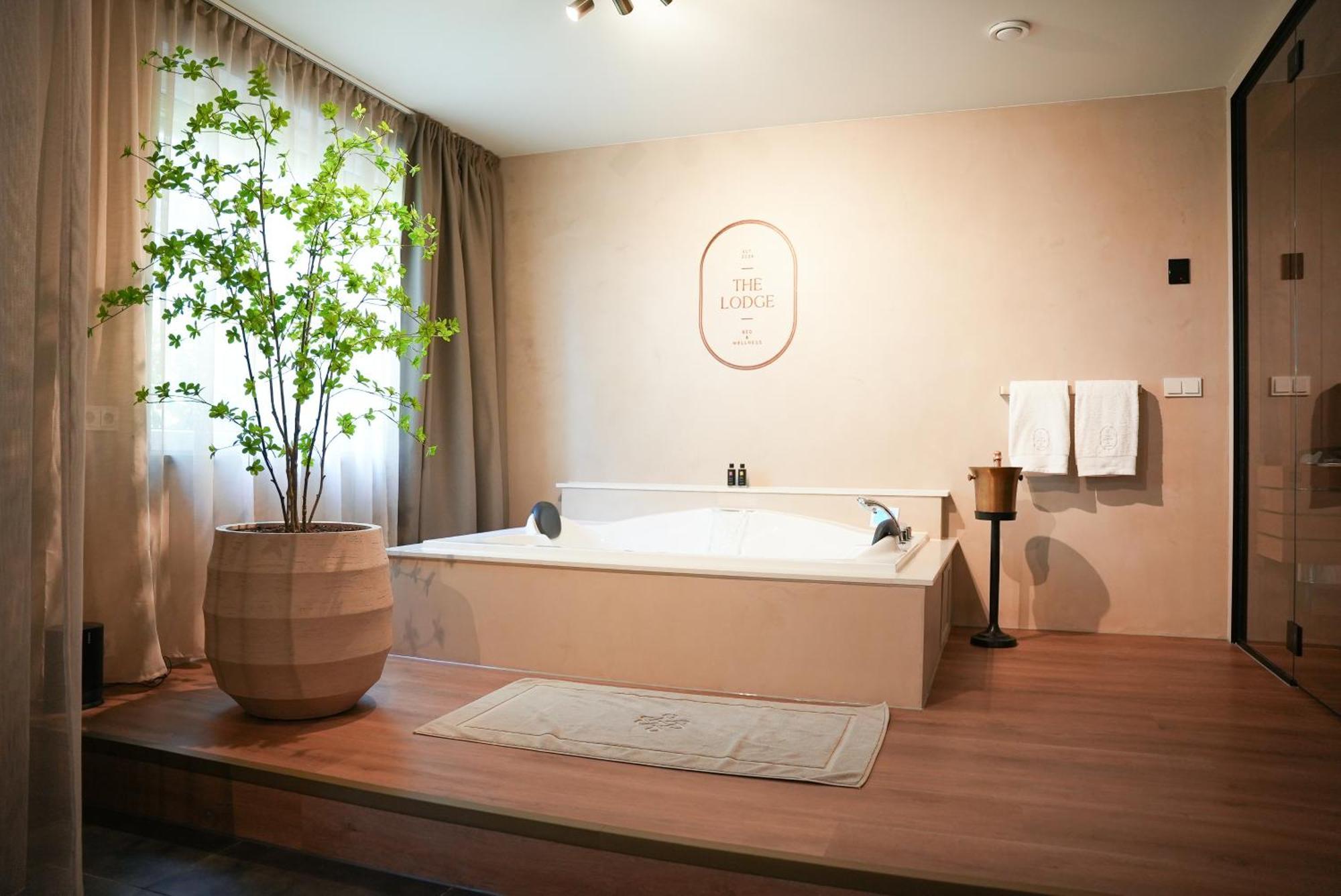 The Lodge Bed & Wellness Oisterwijk Sauna, Jacuzzi, Luxury Moergestel Екстер'єр фото